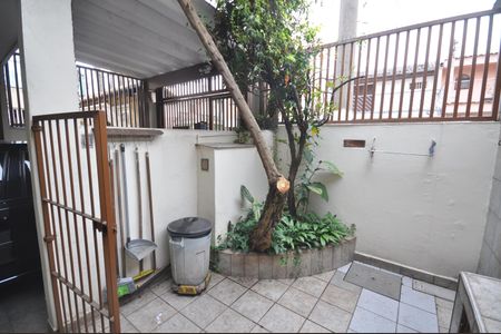 Casa à venda com 100m², 4 quartos e 2 vagasQuintal