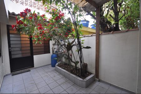 Casa à venda com 100m², 4 quartos e 2 vagasQuintal