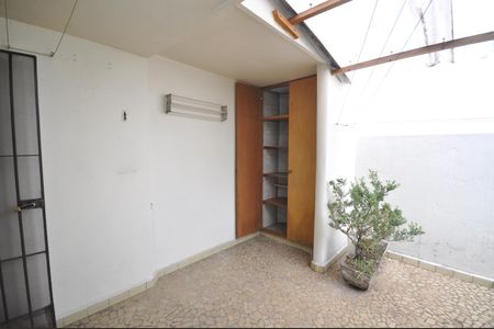 Casa à venda com 100m², 4 quartos e 2 vagasÁrea de serviço