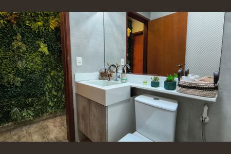 Casa de condomínio à venda com 200m², 2 quartos e 2 vagasBanheiro Social 1