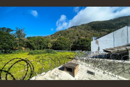 Casa de condomínio à venda com 200m², 2 quartos e 2 vagasQuarto