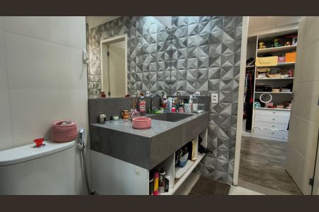 Casa de condomínio à venda com 200m², 2 quartos e 2 vagasBanheiro da Suíte