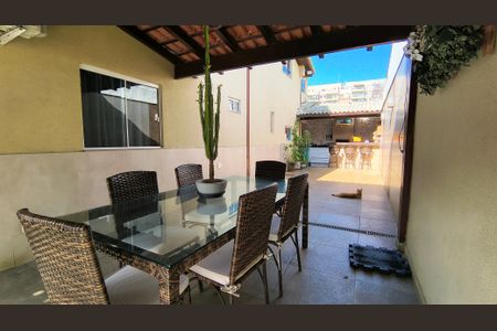 Casa de condomínio à venda com 200m², 2 quartos e 2 vagasQuintal