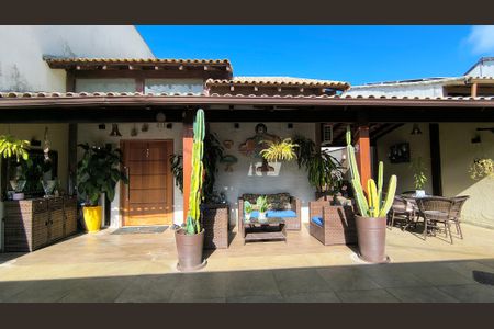 Casa de condomínio à venda com 200m², 2 quartos e 2 vagasQuintal