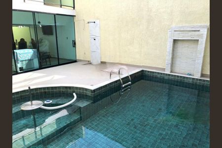 Casa à venda com 118m², 3 quartos e 2 vagas