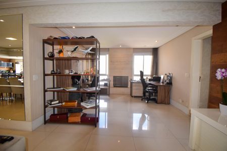 Apartamento à venda com 242m², 4 quartos e 4 vagas Apartamento à venda com 242m², 4 quartos e 4 vagasEscritório