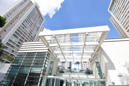 Apartamento à venda com 242m², 4 quartos e 4 vagas Apartamento à venda com 242m², 4 quartos e 4 vagasFachada