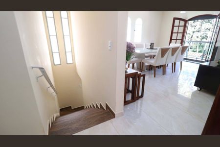 Casa à venda com 300m², 4 quartos e 4 vagas