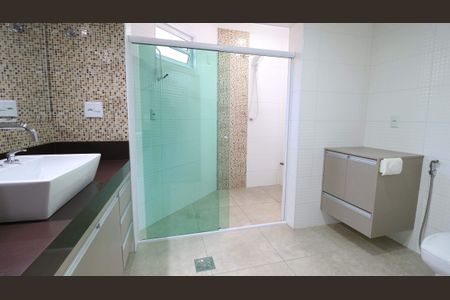 Casa à venda com 300m², 4 quartos e 4 vagas