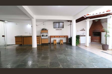 Casa à venda com 300m², 4 quartos e 4 vagas