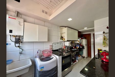 Apartamento à venda com 193m², 3 quartos e 2 vagas Apartamento à venda com 193m², 3 quartos e 2 vagasCozinha e Área de Serviço