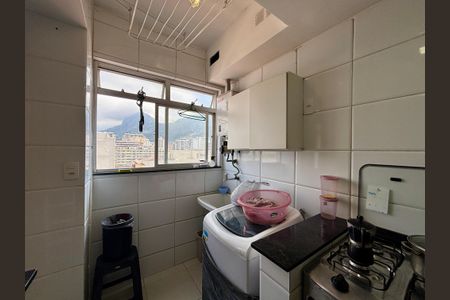Apartamento à venda com 193m², 3 quartos e 2 vagas Apartamento à venda com 193m², 3 quartos e 2 vagasCozinha e Área de Serviço