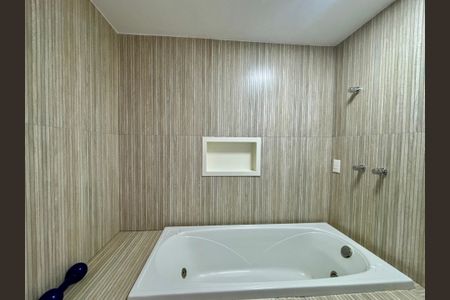 Apartamento à venda com 193m², 3 quartos e 2 vagas Apartamento à venda com 193m², 3 quartos e 2 vagasBanheiro da Suíte 1