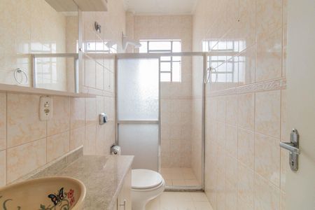 Banheiro de apartamento à venda com 1 quarto, 40m² em Menino Deus, Porto Alegre