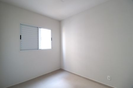 Quarto 1 de apartamento para alugar com 2 quartos, 60m² em Morumbi, Uberlândia