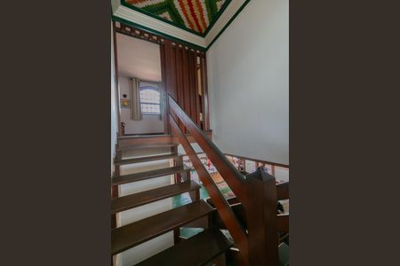 Casa à venda com 480m², 3 quartos e 3 vagasEscada