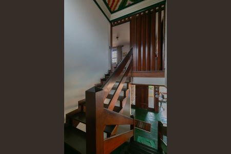 Casa à venda com 480m², 3 quartos e 3 vagasEscada