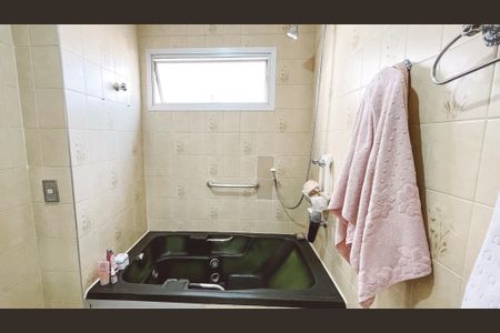 Apartamento à venda com 120m², 3 quartos e 2 vagas Apartamento à venda com 120m², 3 quartos e 2 vagasBanheiro da Suíte