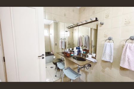 Apartamento à venda com 120m², 3 quartos e 2 vagas Apartamento à venda com 120m², 3 quartos e 2 vagasBanheiro da Suíte