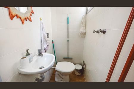 Apartamento à venda com 120m², 3 quartos e 2 vagas Apartamento à venda com 120m², 3 quartos e 2 vagasBanheiro de Serviço