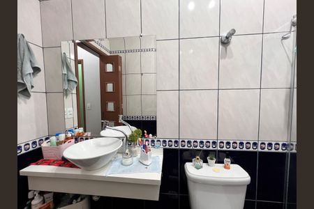 Casa à venda com 250m², 3 quartos e 2 vagas Casa à venda com 250m², 3 quartos e 2 vagasBanheiro 1