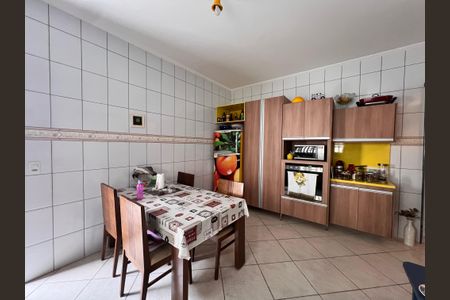 Casa à venda com 250m², 3 quartos e 2 vagas Casa à venda com 250m², 3 quartos e 2 vagasCozinha