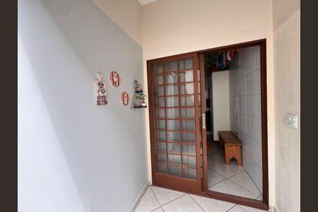 Casa à venda com 250m², 3 quartos e 2 vagas Casa à venda com 250m², 3 quartos e 2 vagasÁrea de Serviço