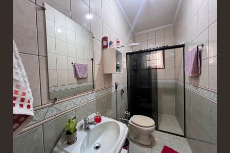 Casa à venda com 250m², 3 quartos e 2 vagas Casa à venda com 250m², 3 quartos e 2 vagasBanheiro 2