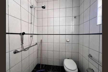 Casa à venda com 250m², 3 quartos e 2 vagas Casa à venda com 250m², 3 quartos e 2 vagasCasa 2 - Banheiro