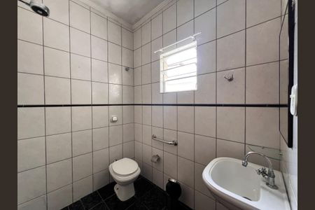 Casa à venda com 250m², 3 quartos e 2 vagas Casa à venda com 250m², 3 quartos e 2 vagasCasa 2 - Banheiro