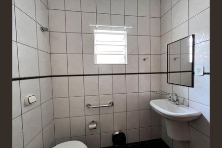 Casa à venda com 250m², 3 quartos e 2 vagas Casa à venda com 250m², 3 quartos e 2 vagasCasa 2 - Banheiro