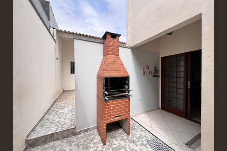 Casa à venda com 250m², 3 quartos e 2 vagas Casa à venda com 250m², 3 quartos e 2 vagasChurrasqueira