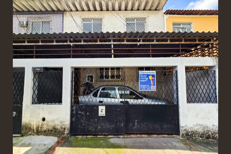 Casa à venda com 236m², 3 quartos e 1 vaga Casa à venda com 236m², 3 quartos e 1 vagaFachada