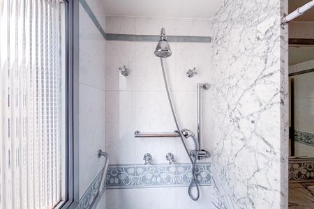 Apartamento à venda com 225m², 3 quartos e 3 vagasBanheiro da Suíte 1