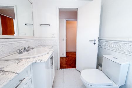 Apartamento à venda com 225m², 3 quartos e 3 vagasBanheiro da Suíte 2
