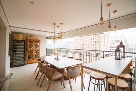 Apartamento à venda com 137m², 3 quartos e 3 vagasVaranda