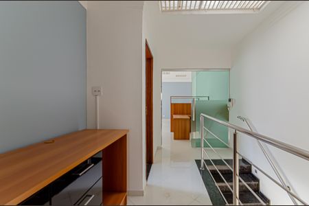 Casa para alugar com 184m², 3 quartos e 2 vagas Casa para alugar com 184m², 3 quartos e 2 vagasCorredor