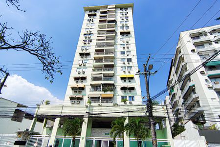 Apartamento à venda com 215m², 4 quartos e 2 vagas Apartamento à venda com 215m², 4 quartos e 2 vagasFachada