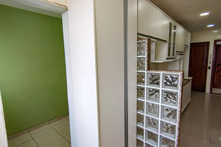 Apartamento à venda com 215m², 4 quartos e 2 vagas Apartamento à venda com 215m², 4 quartos e 2 vagasQuarto de Serviço