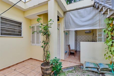 Casa de condomínio à venda com 177m², 4 quartos e 2 vagas
