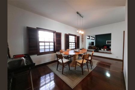 Casa à venda com 277m², 3 quartos e 4 vagas