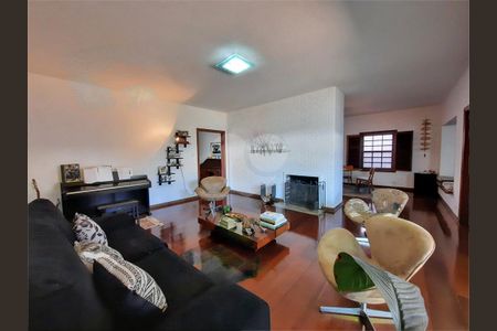 Casa à venda com 277m², 3 quartos e 4 vagas
