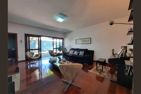 Casa à venda com 277m², 3 quartos e 4 vagas
