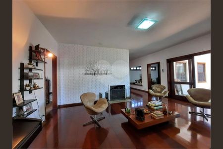 Casa à venda com 277m², 3 quartos e 4 vagas