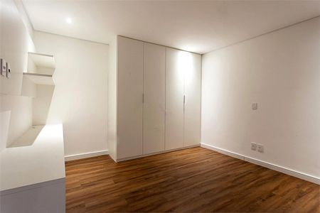 Casa à venda com 427m², 4 quartos e 3 vagas