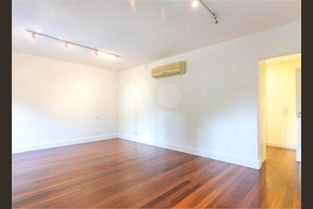 Casa à venda com 4 quartos, 710m² em Jardim Petropolis, São Paulo