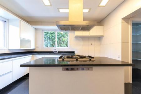 Casa à venda com 710m², 4 quartos e 6 vagas