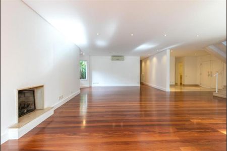 Casa à venda com 4 quartos, 710m² em Jardim Petropolis, São Paulo