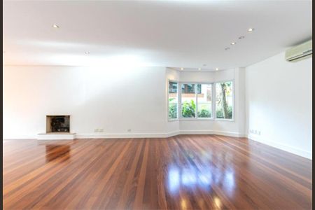 Casa à venda com 4 quartos, 710m² em Jardim Petropolis, São Paulo