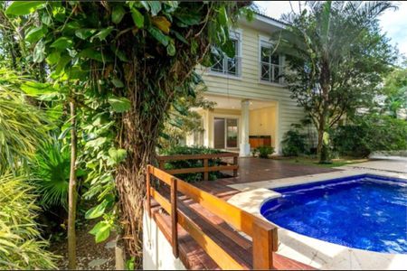Casa à venda com 710m², 4 quartos e 6 vagas